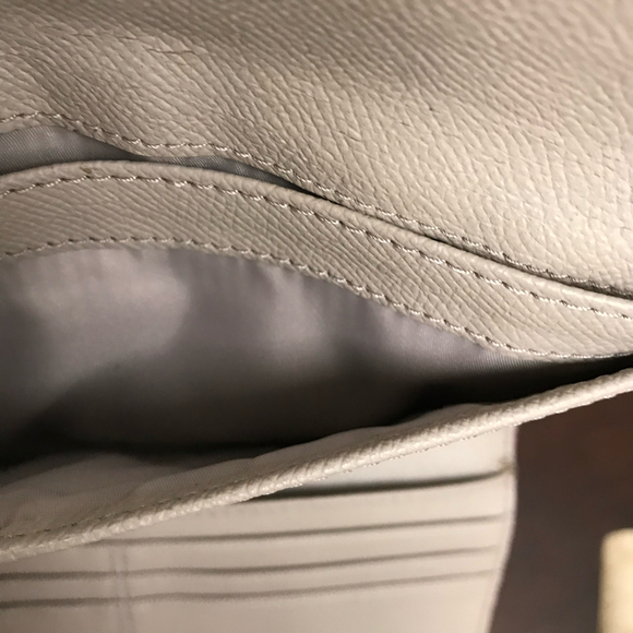 Coach Checkbook Wallet in Pebble Leather Taupe EUC - Picture 6 of 7